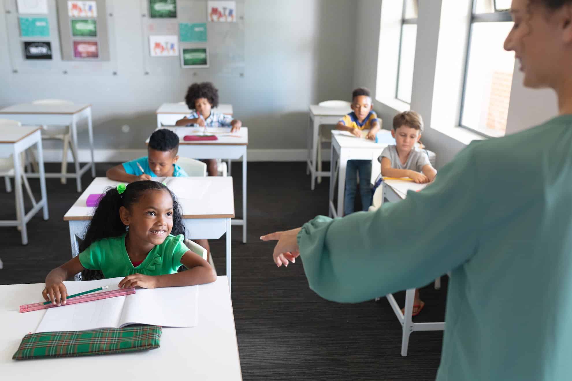 Primary school classroom in Dubai with students learning under a KHDA-approved education system.