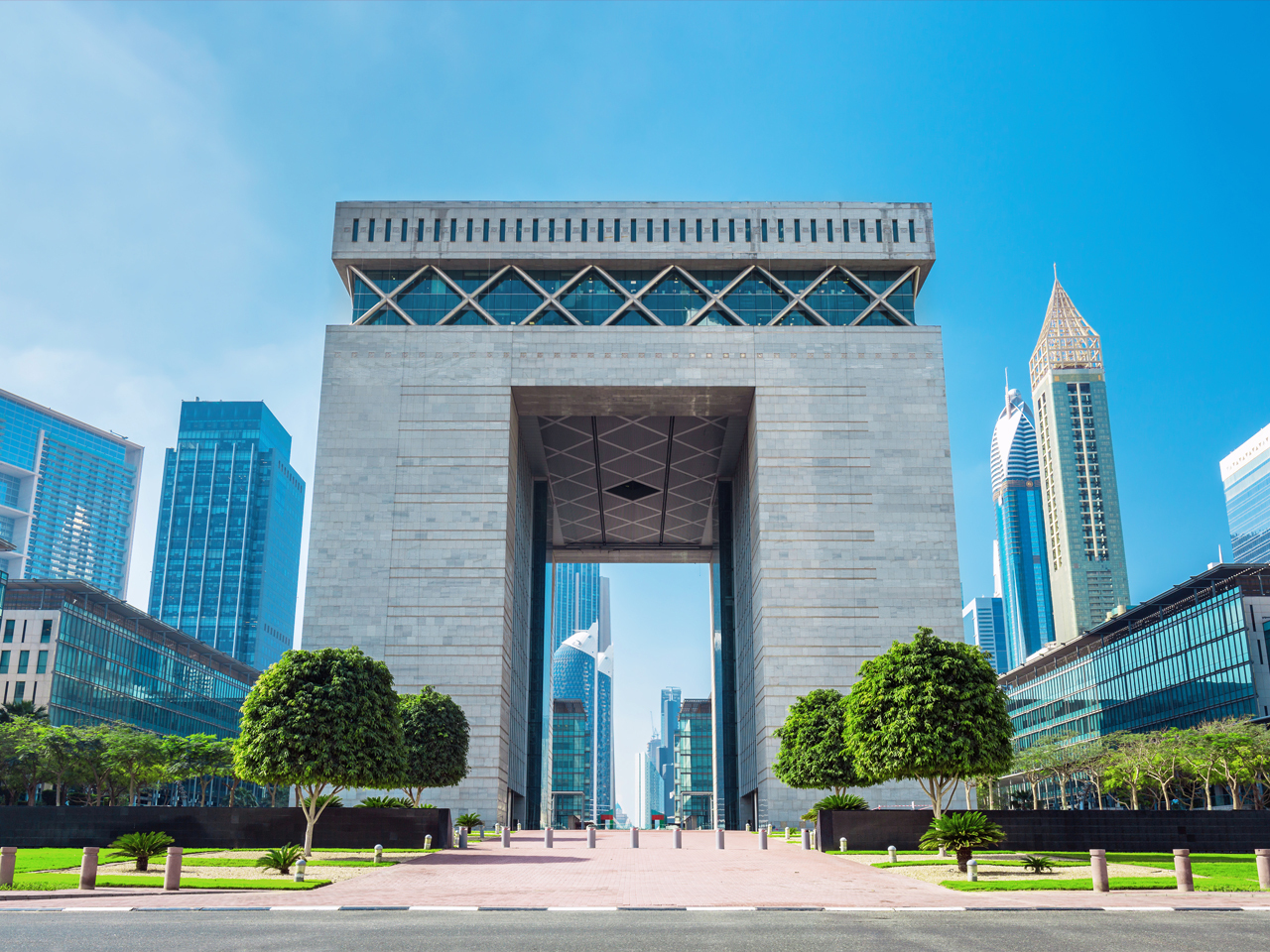 How-to-start-business-in-Dubai-free-zone