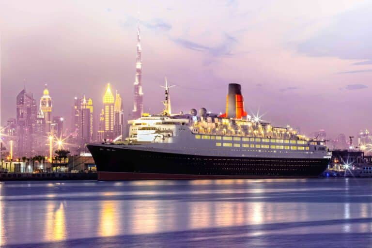 DUQE-Free-Zone-QE2-Ship
